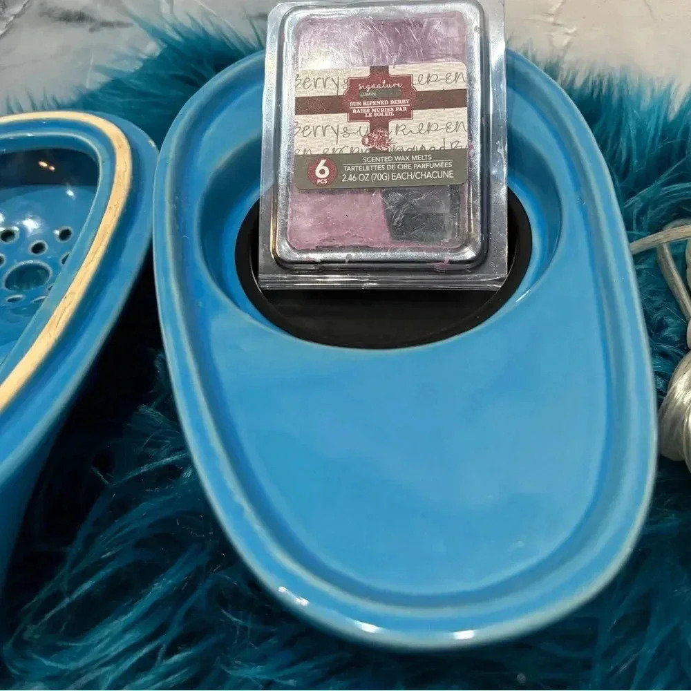 Gold Canyon Whaley electric scented wax melter.  Beachy, Whales, Eclectic decor - Picture 5 of 6